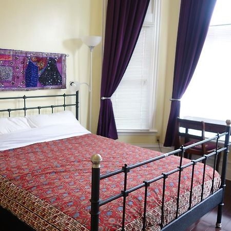 Spadina 11 Guesthouse Toronto Ruang foto