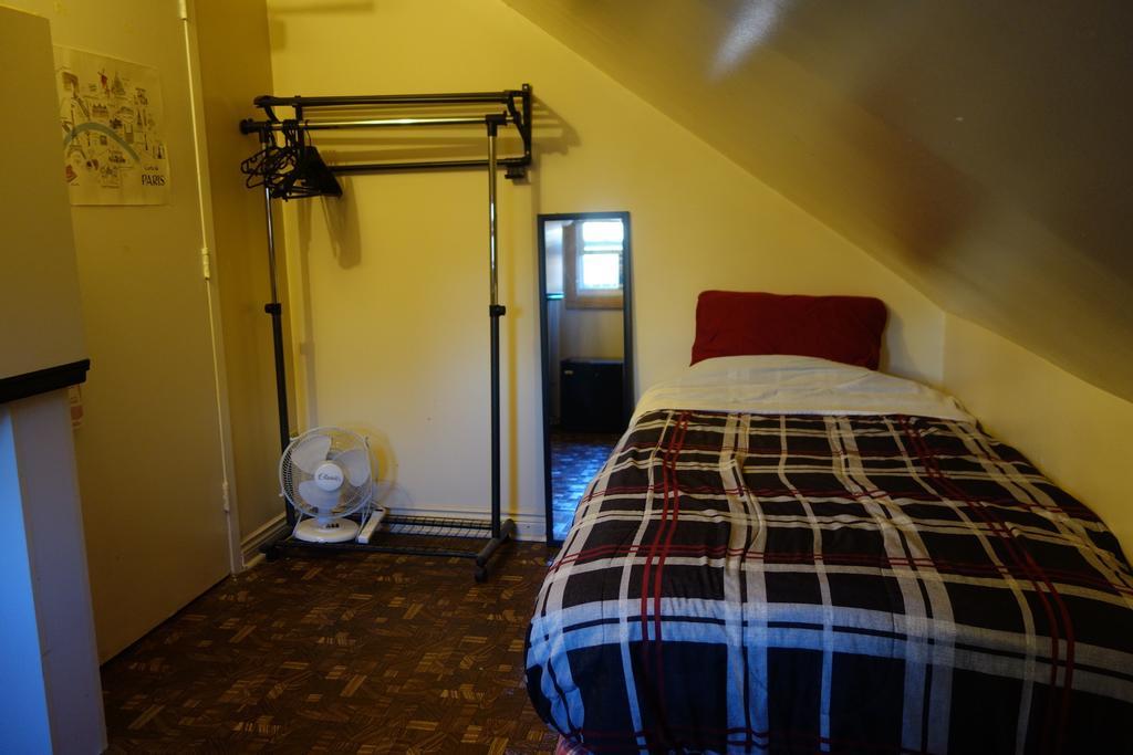 Spadina 11 Guesthouse Toronto Ruang foto