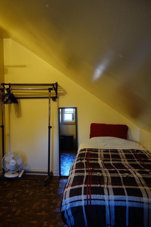 Spadina 11 Guesthouse Toronto Ruang foto