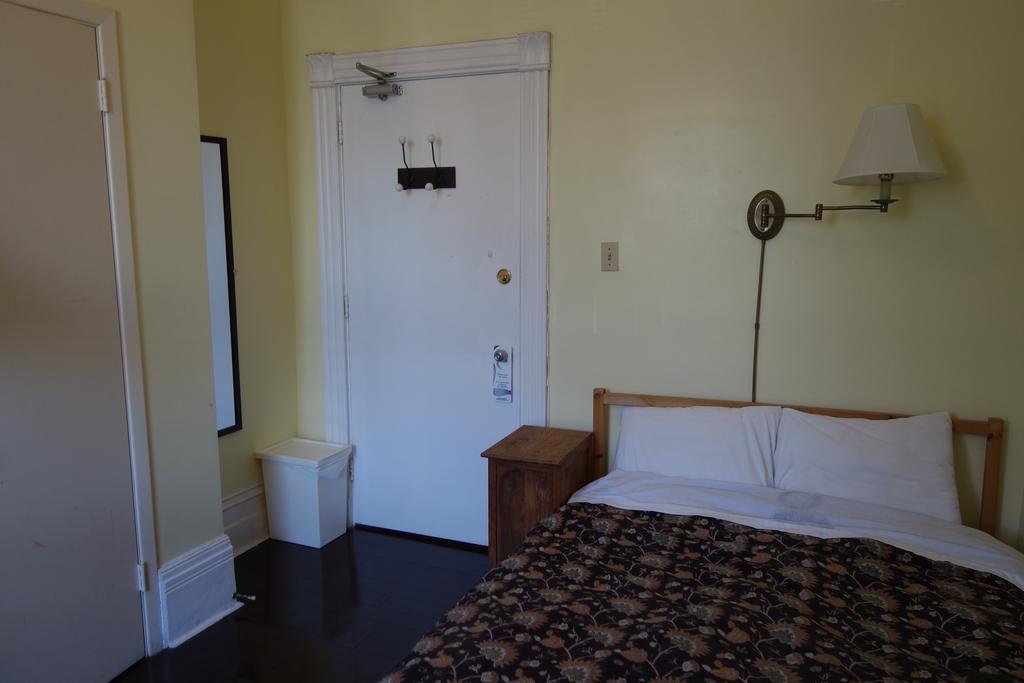 Spadina 11 Guesthouse Toronto Ruang foto
