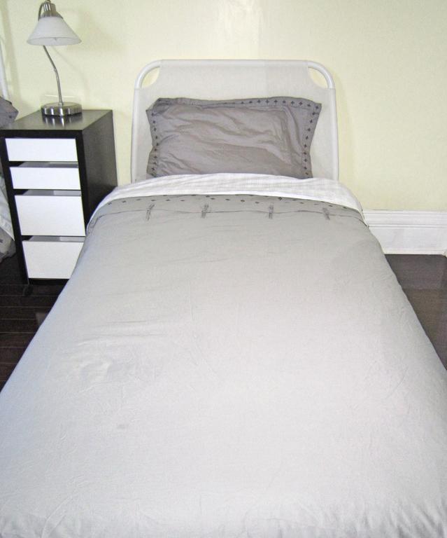 Spadina 11 Guesthouse Toronto Bagian luar foto