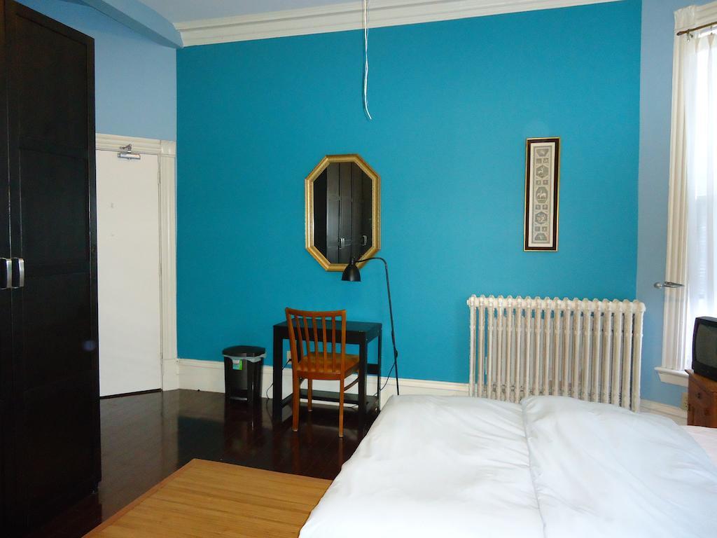 Spadina 11 Guesthouse Toronto Bagian luar foto