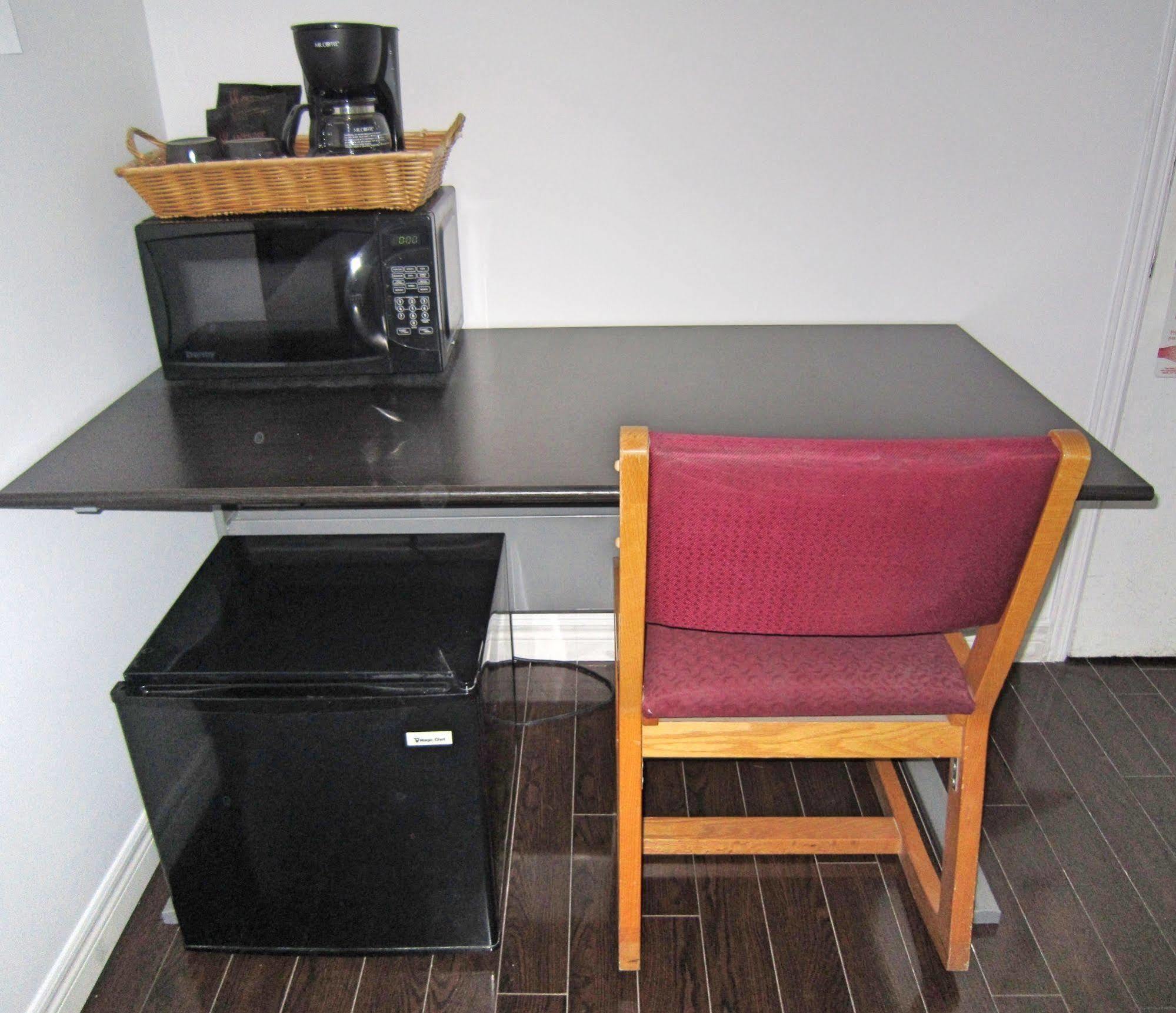 Spadina 11 Guesthouse Toronto Bagian luar foto