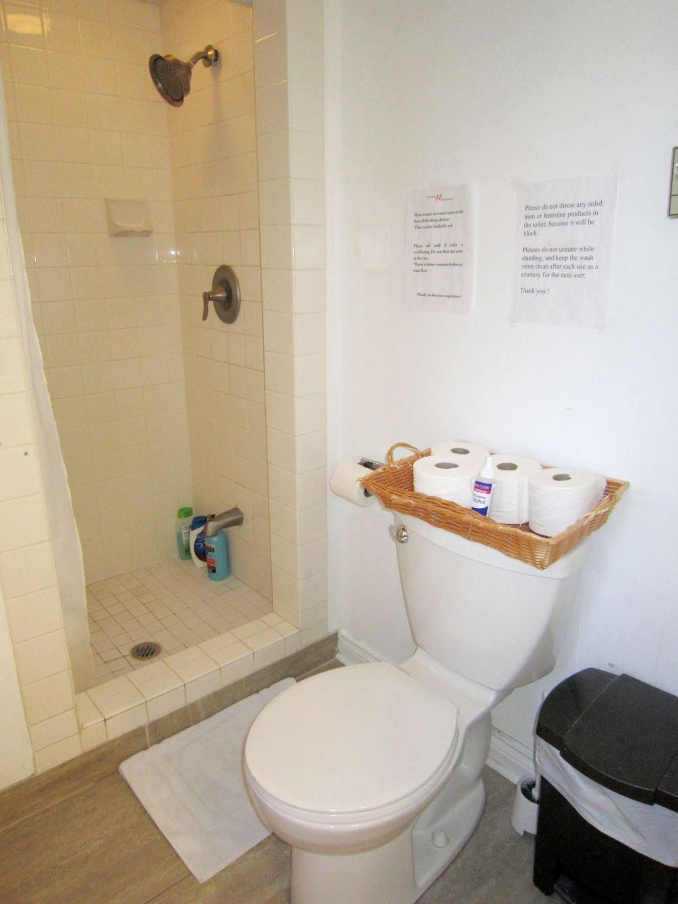 Spadina 11 Guesthouse Toronto Bagian luar foto