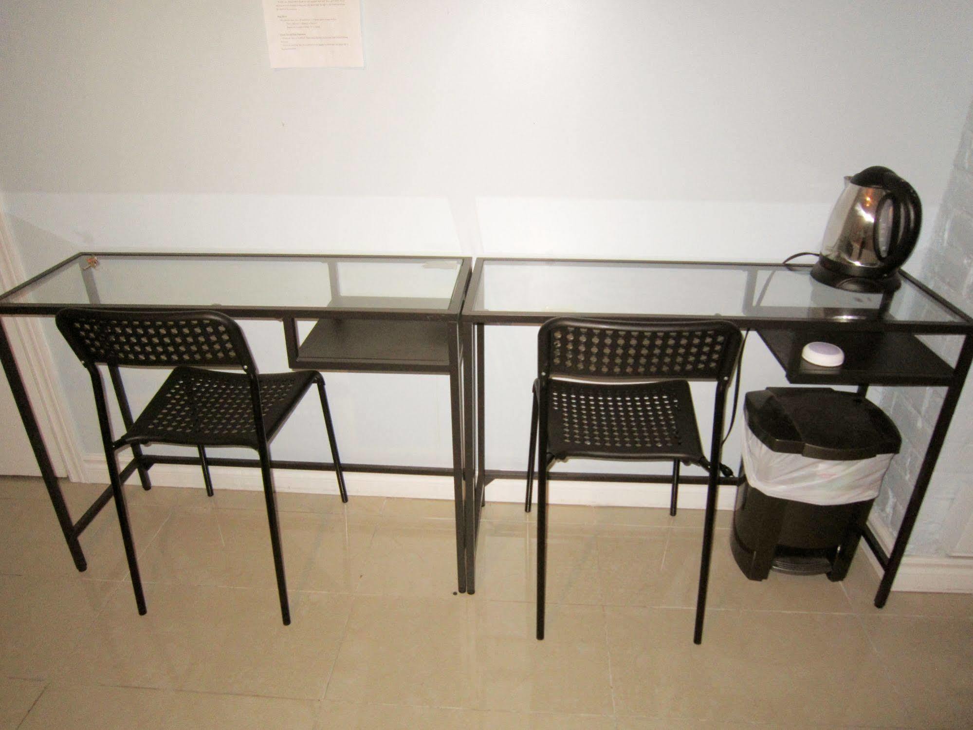 Spadina 11 Guesthouse Toronto Bagian luar foto