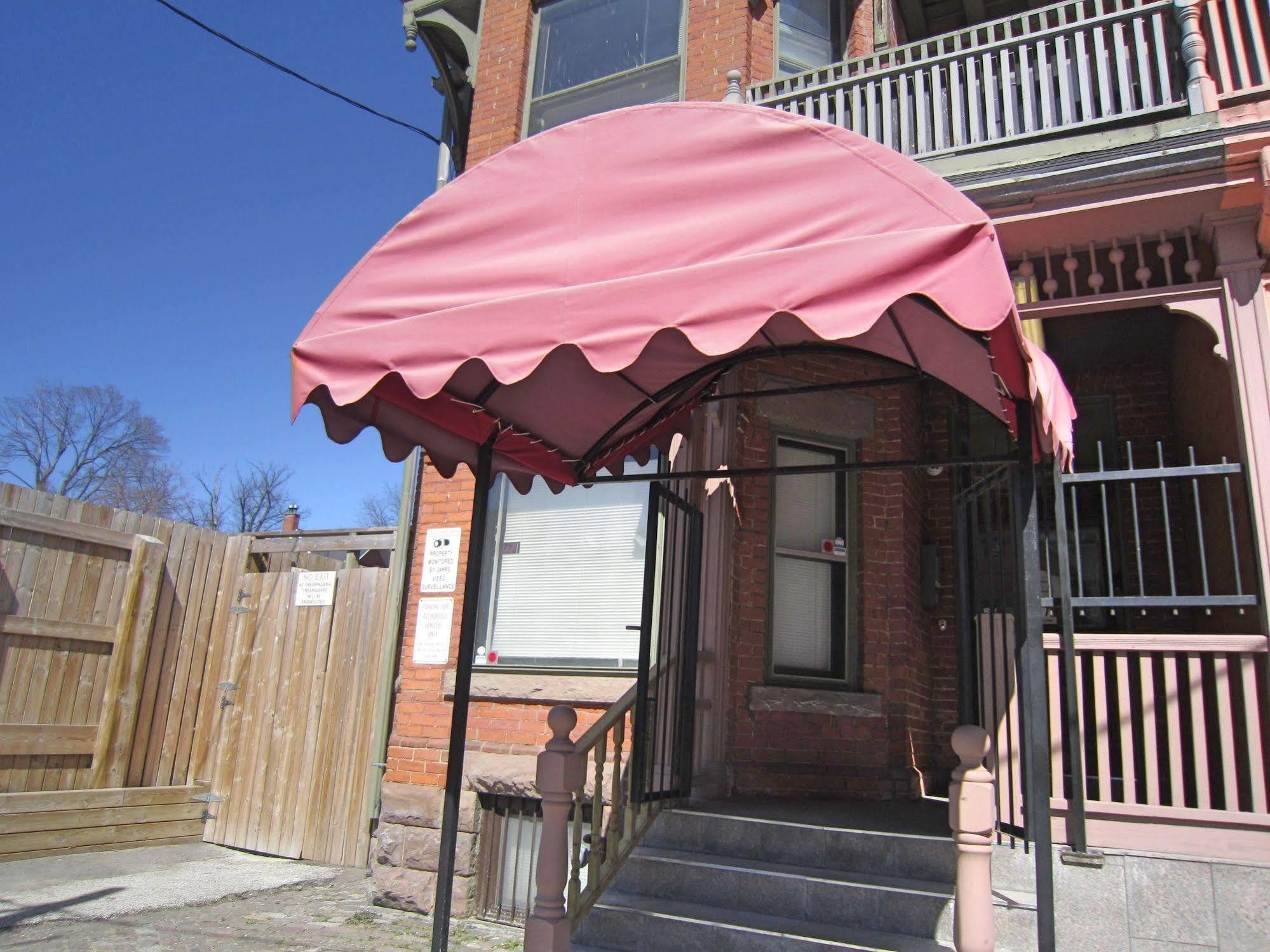 Spadina 11 Guesthouse Toronto Bagian luar foto