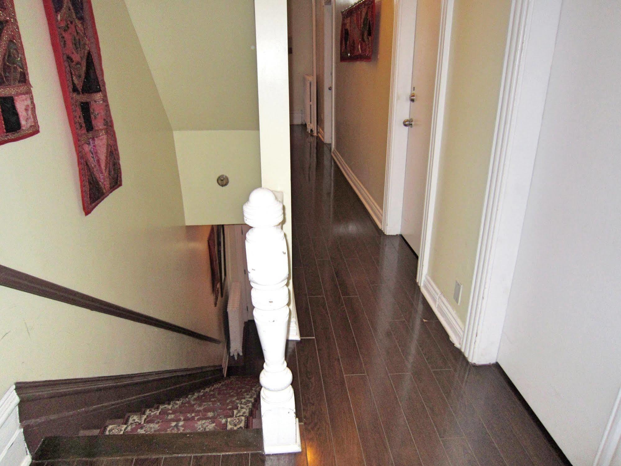 Spadina 11 Guesthouse Toronto Bagian luar foto