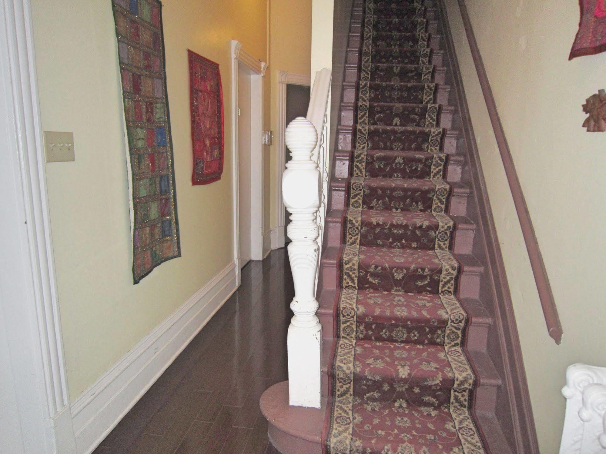 Spadina 11 Guesthouse Toronto Bagian luar foto