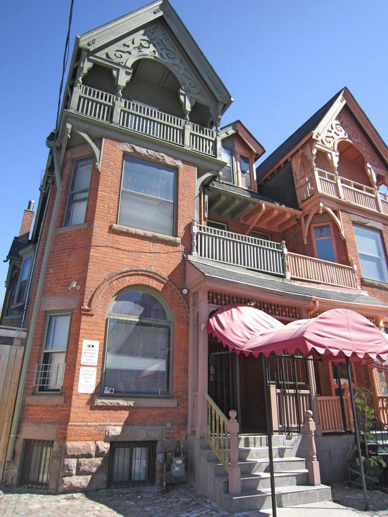Spadina 11 Guesthouse Toronto Bagian luar foto